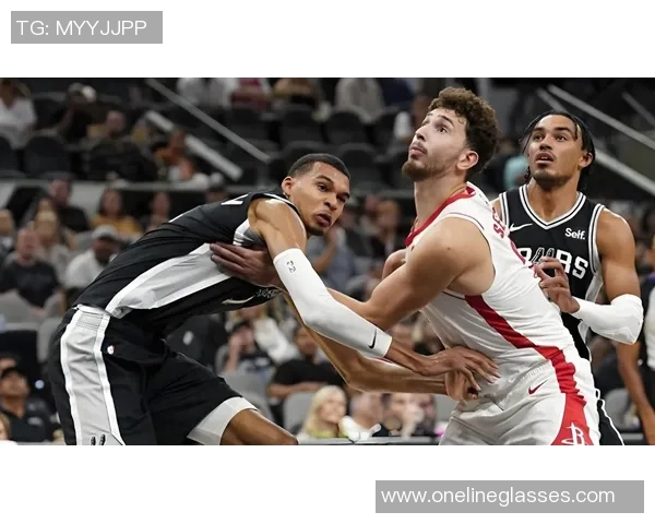 黑白直播带你直击火箭对决马刺精彩赛事全程回顾与分析